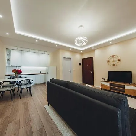 Apartment Luxury At Myslym Shyri