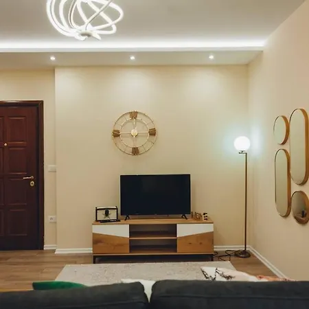 Luxury At Myslym Shyri Apartment